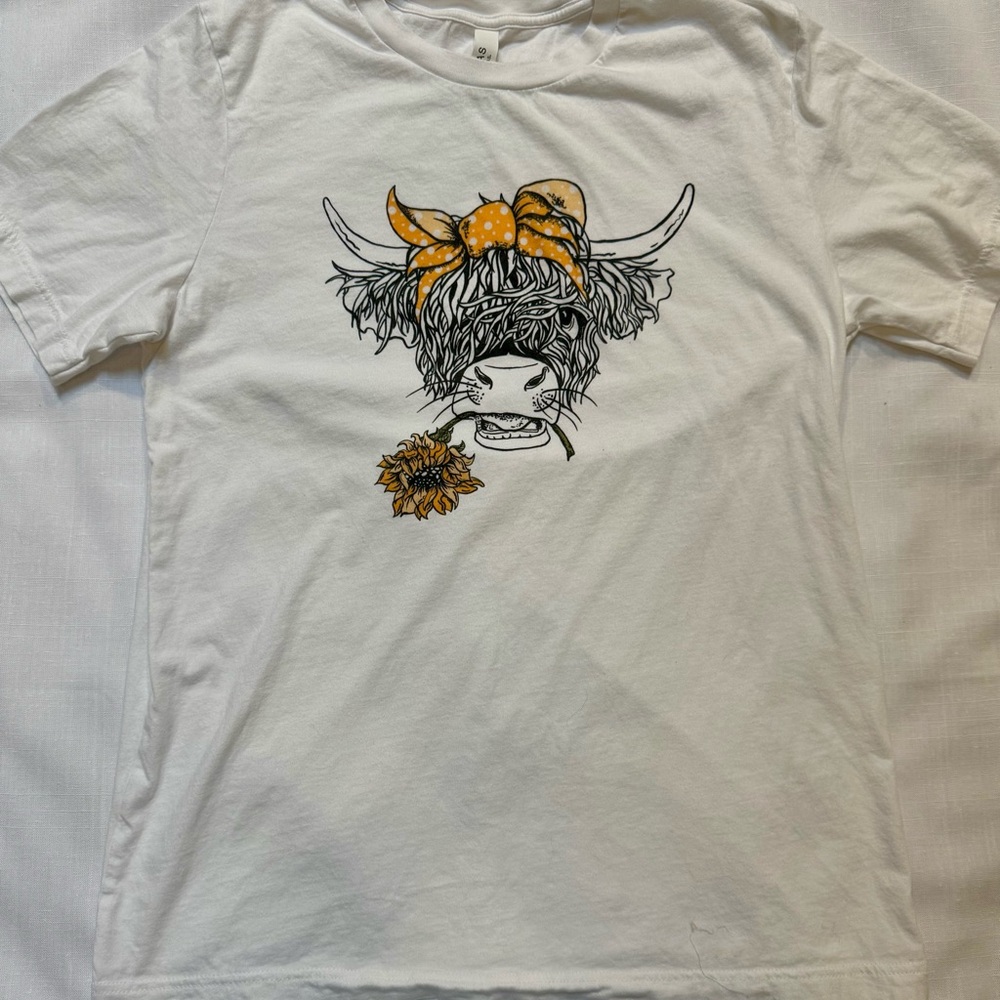 Ladies White Graphic T-Shirt with Cute Highlander Cow